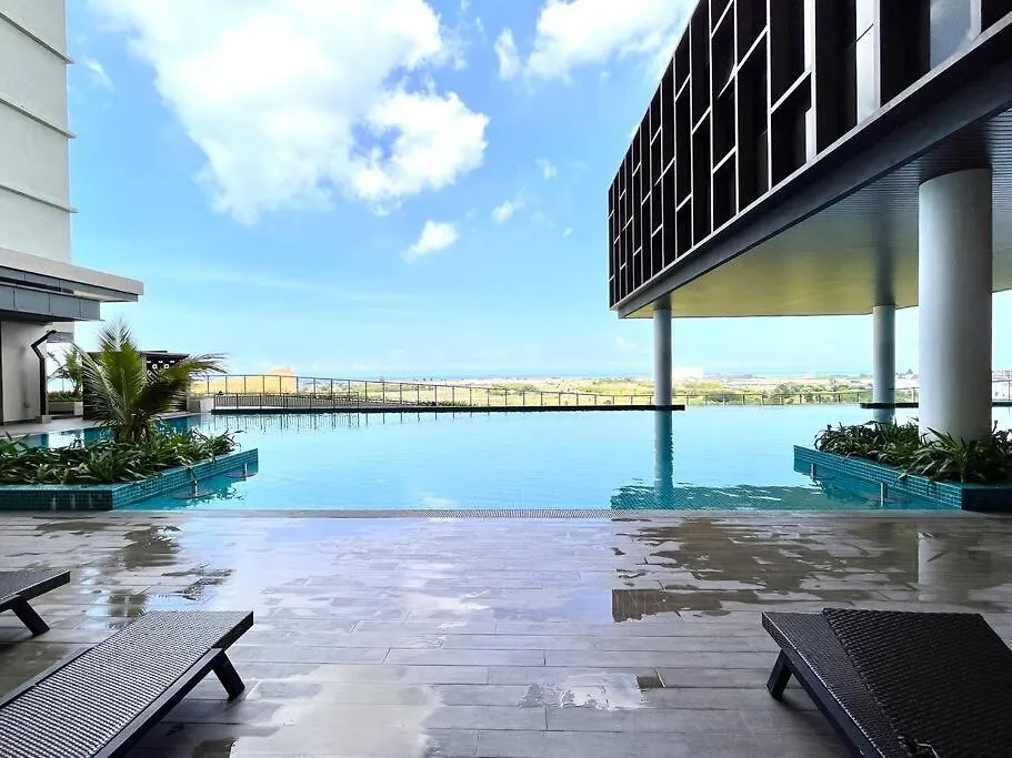 Urban Seaview Paradise: Infinity Pool, Gym & Beyond Malacca Apartamento