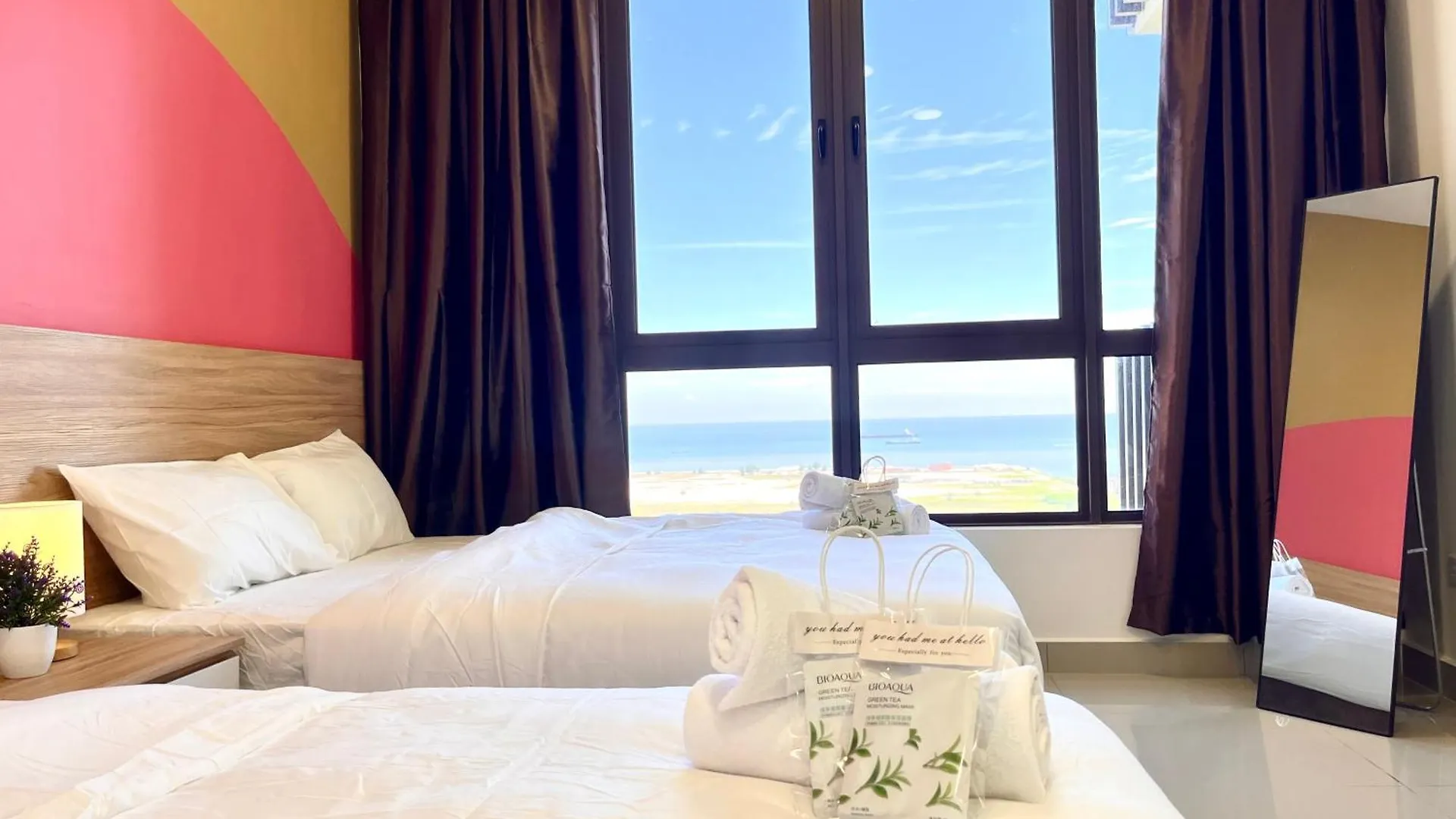 Urban Seaview Paradise: Infinity Pool, Gym & Beyond Malacca Apartamento