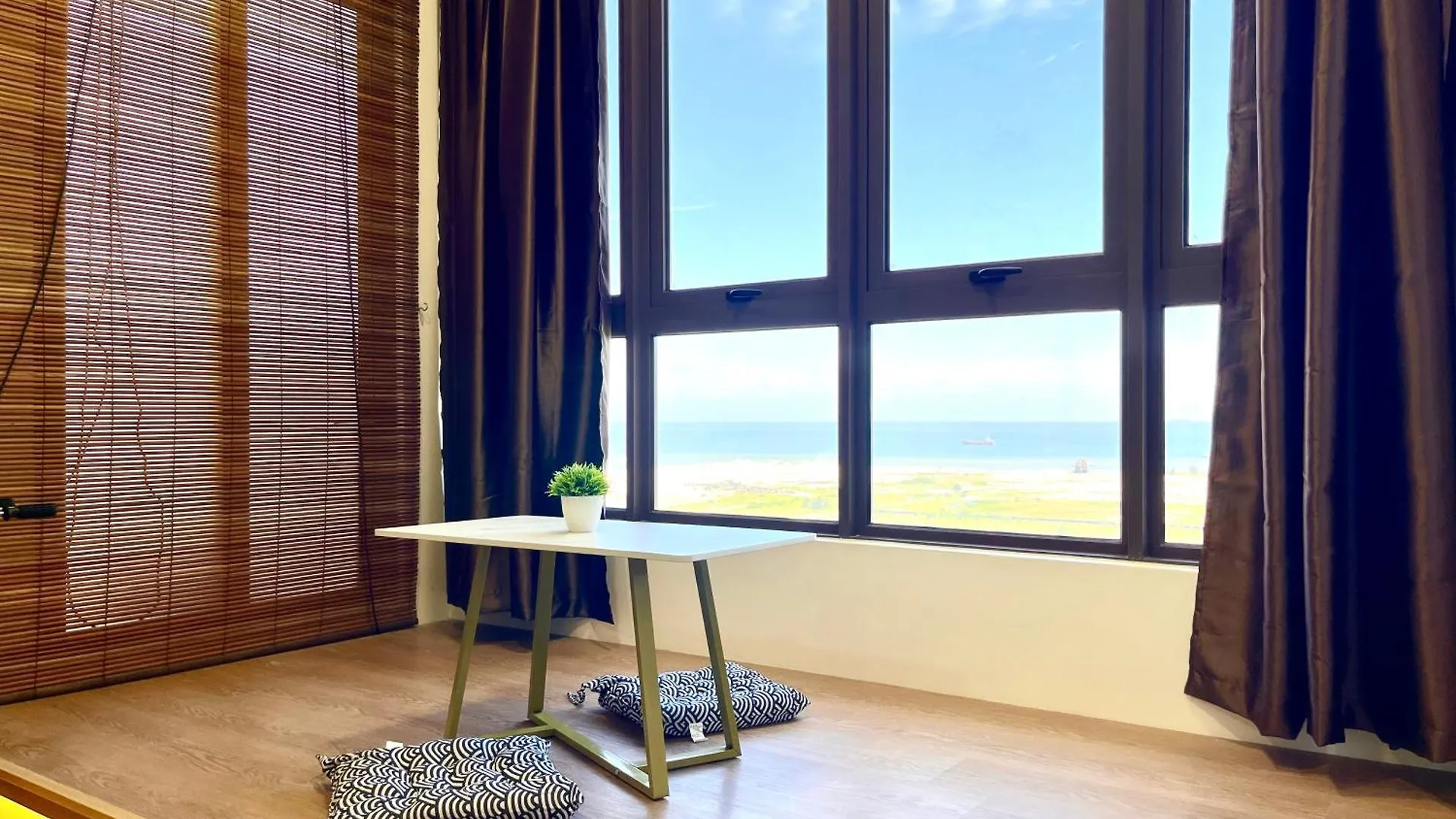 Urban Seaview Paradise: Infinity Pool, Gym & Beyond Malacca